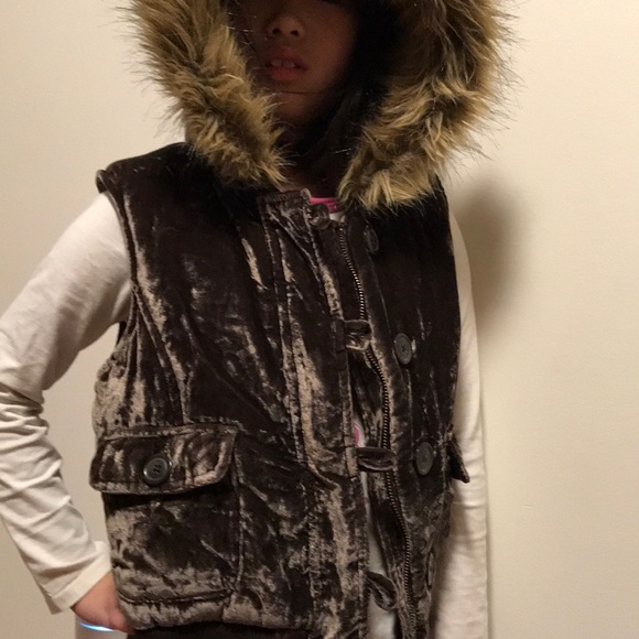 Vests - Picture 3 of 4